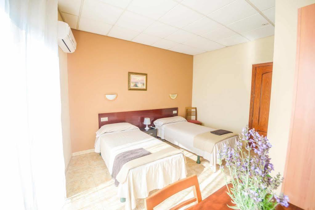 Hostal Torremirona ซาลท์ ภายนอก รูปภาพ